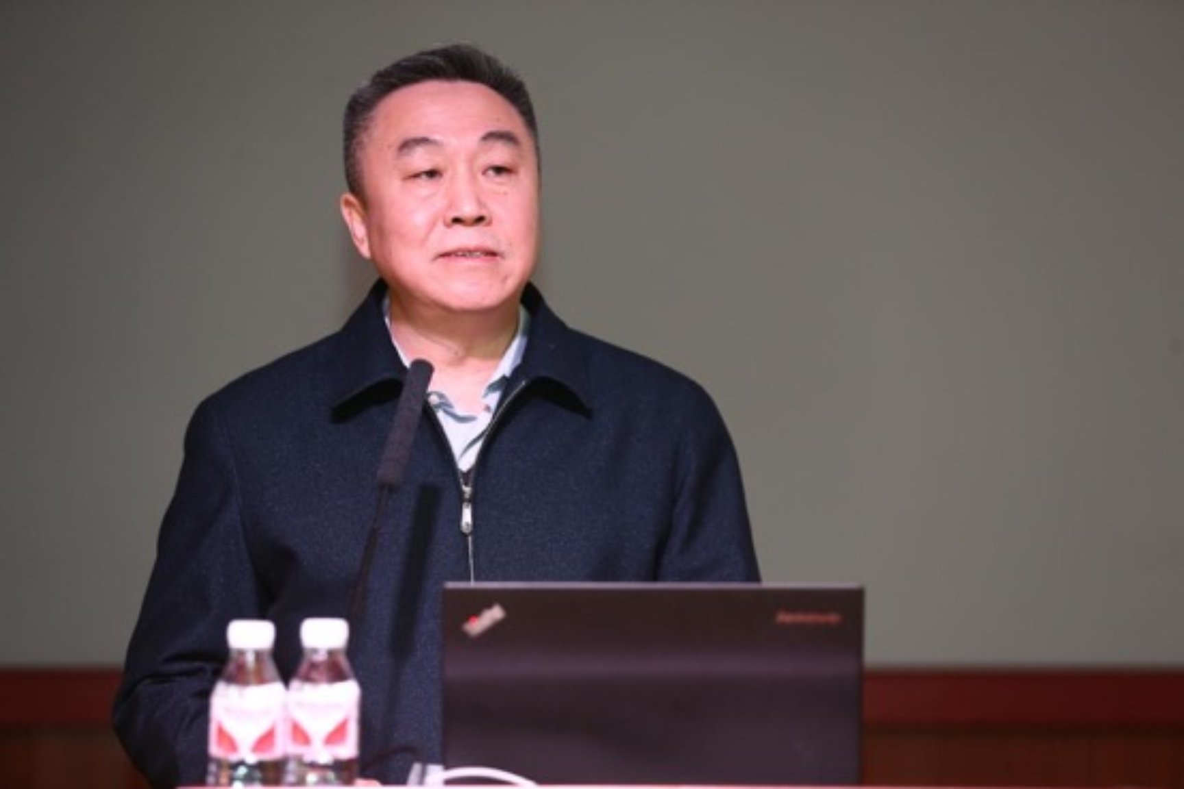图2 pornvr
党委副书记李晓兵在会上致辞 陶志颖摄 图2 pornvr
党委副书记李晓兵在会上致辞 陶志颖摄